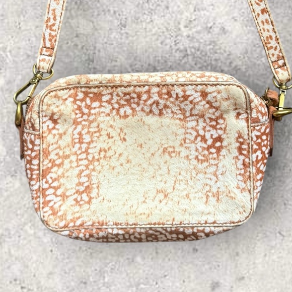 Madewell The Transport Camera
Bag Animal Spot Calf Hair Toffee - Picture 3 of 13